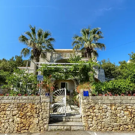 Pensionat Two Palms 3*